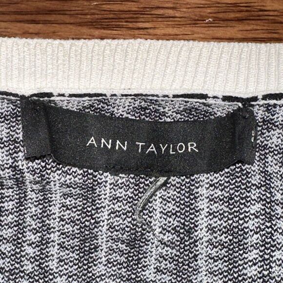 Ann Taylor Women's Houndstooth Cardigan Sweater Black Size M/L? - Picture 5 of 6